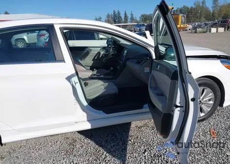 2019 Hyundai Sonata Hybrid Se z USA, uszkodzony, nr VIN KMHE24L30KA091826